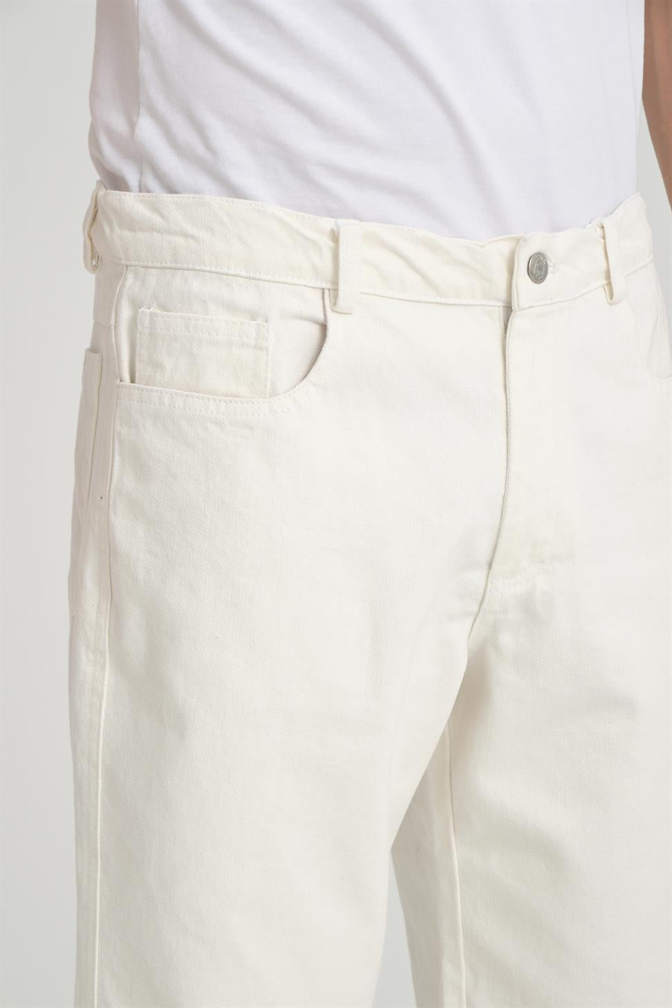 R-4387 Zippered Washed Denim Shorts – White