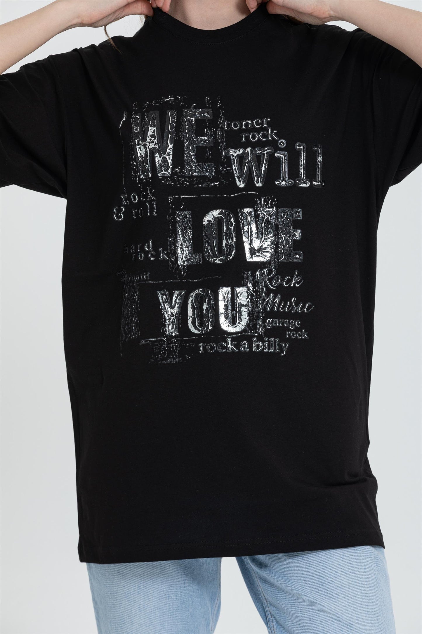 color:black