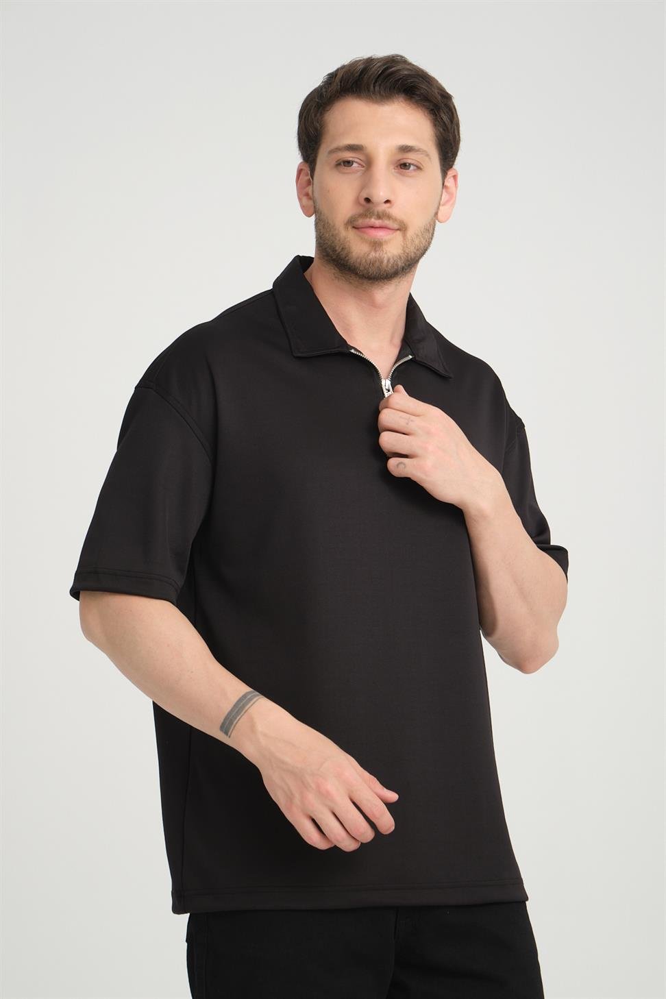 R-5812 Half-Placket Zipper Detail Scuba T-Shirt – Black