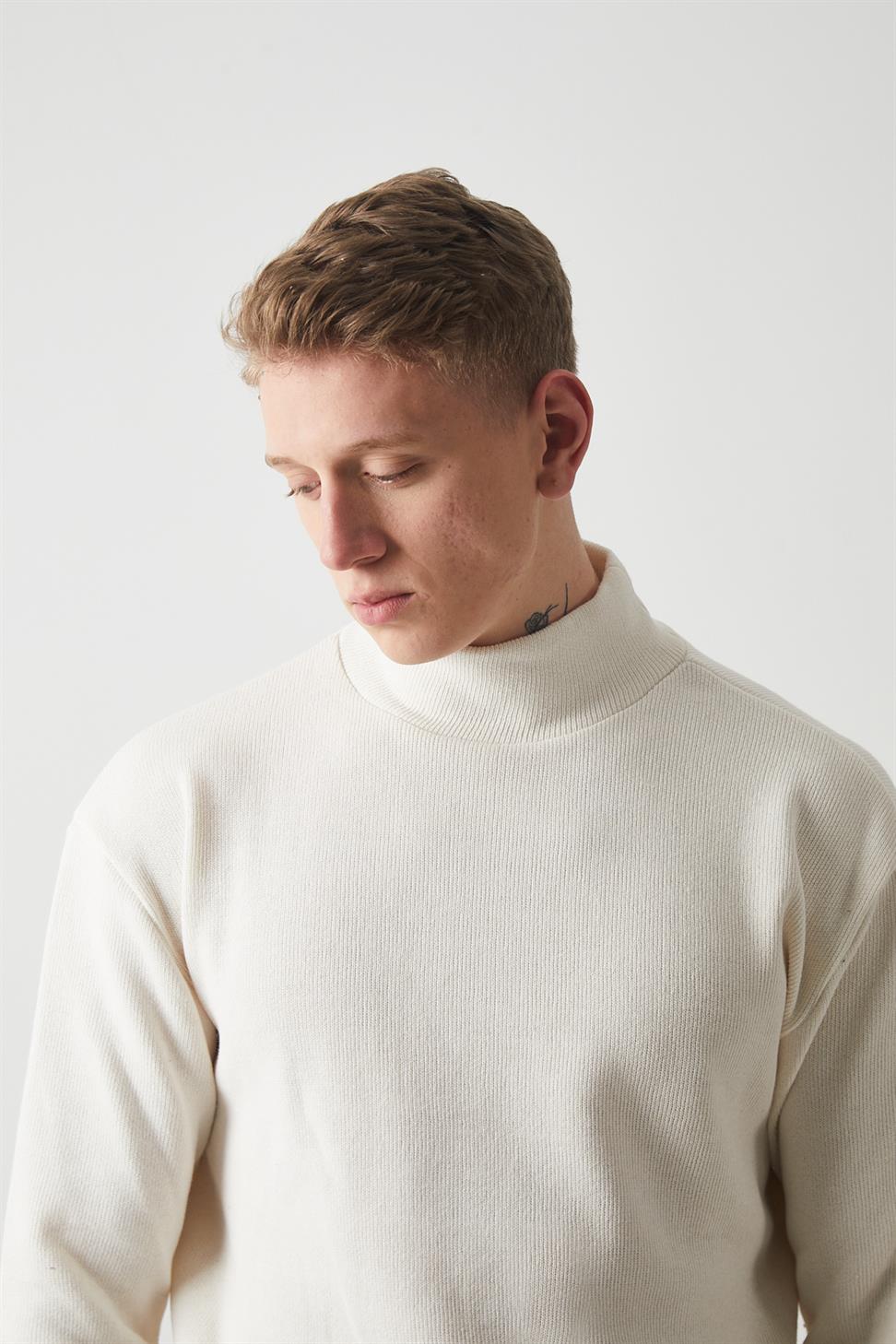R-5849 Men’s Turtleneck Plain Knitted Sweater – White