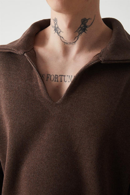 R-5850Men’s Knitted Sweatshirt with Collar Detail – Brown