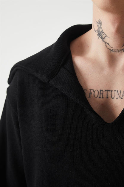 R-5850 Men’s Knitted Sweatshirt with Collar Detail – Black