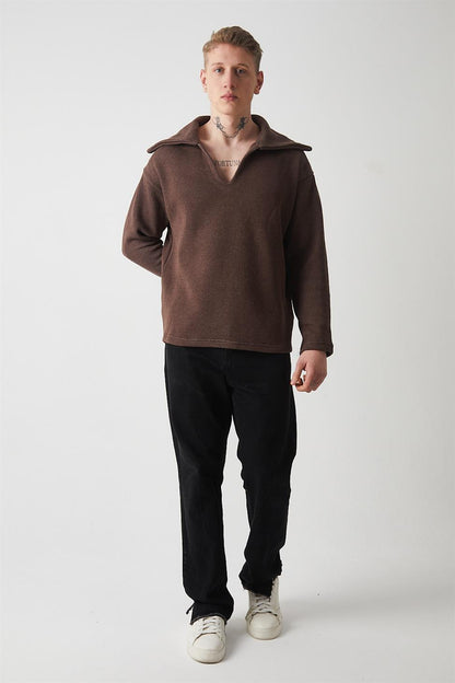 R-5850Men’s Knitted Sweatshirt with Collar Detail – Brown