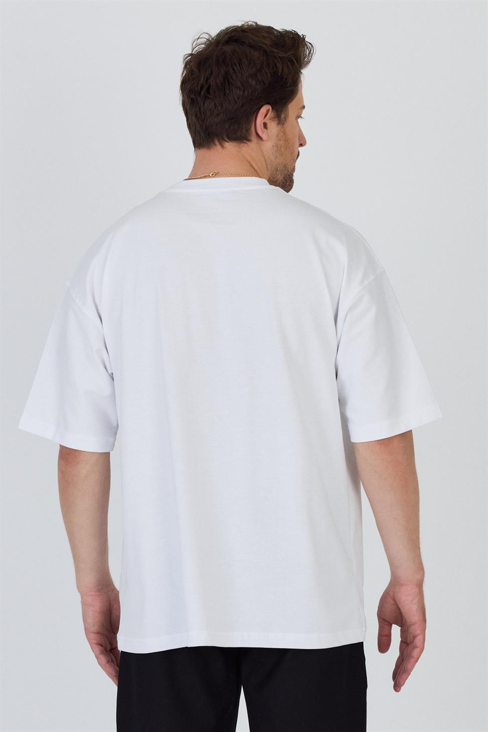 R-5860R-5860 Men’s 100% Cotton Supima Jersey T-Shirt – White Oversize with Bear Print “DON’T HUG ME” Detail
