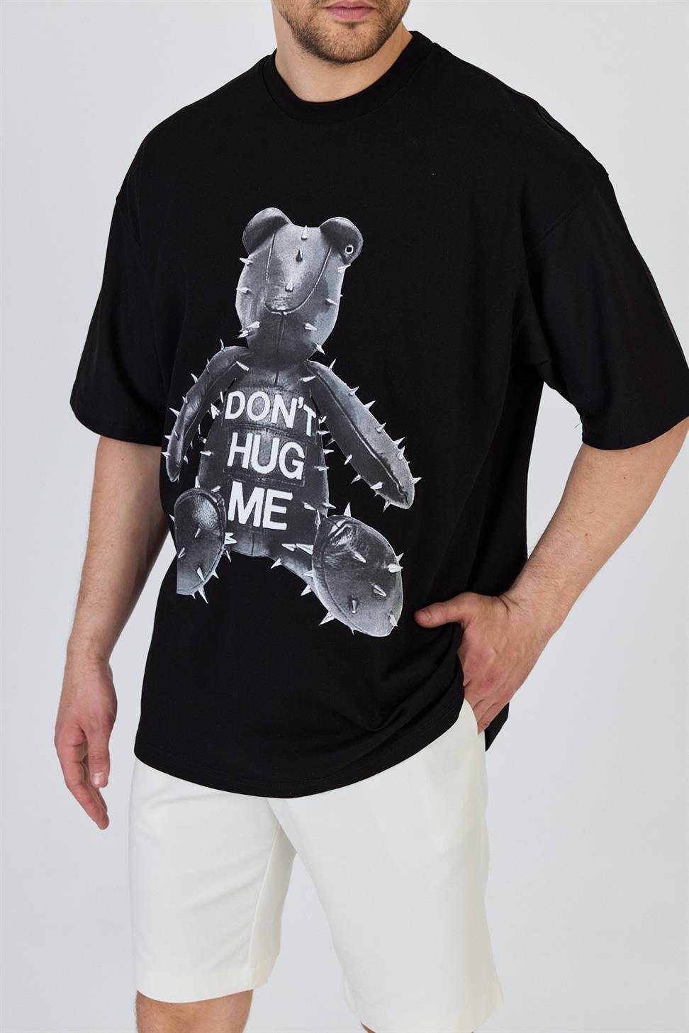 R-5860 R-5860 Men’s 100% Cotton Supima Jersey T-Shirt – Black Oversize with Bear Print “DON’T HUG ME” Detail