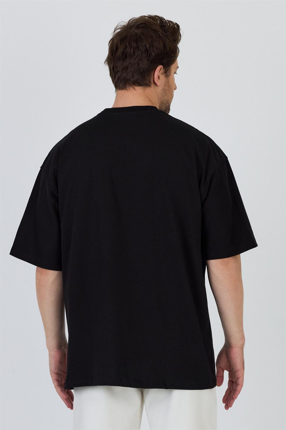 R-5861 R-5861 Men’s 100% Cotton Supima Jersey T-Shirt – Black Oversize with Dog Print Detail