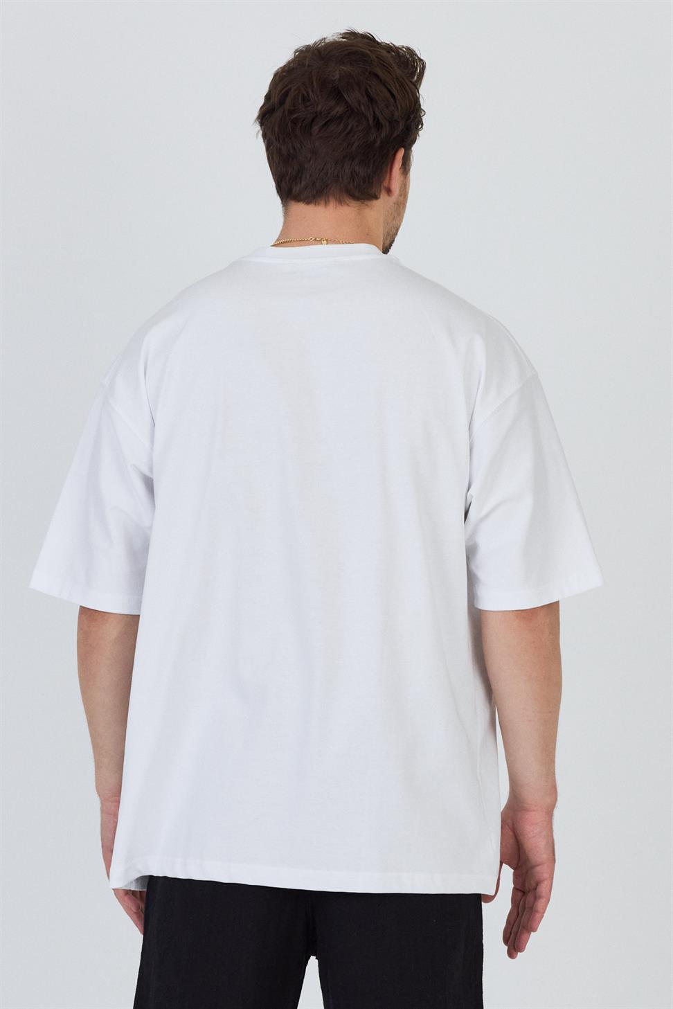 R-5861R-5861 Men’s 100% Cotton Supima Jersey T-Shirt – White Oversize with Dog Print Detail