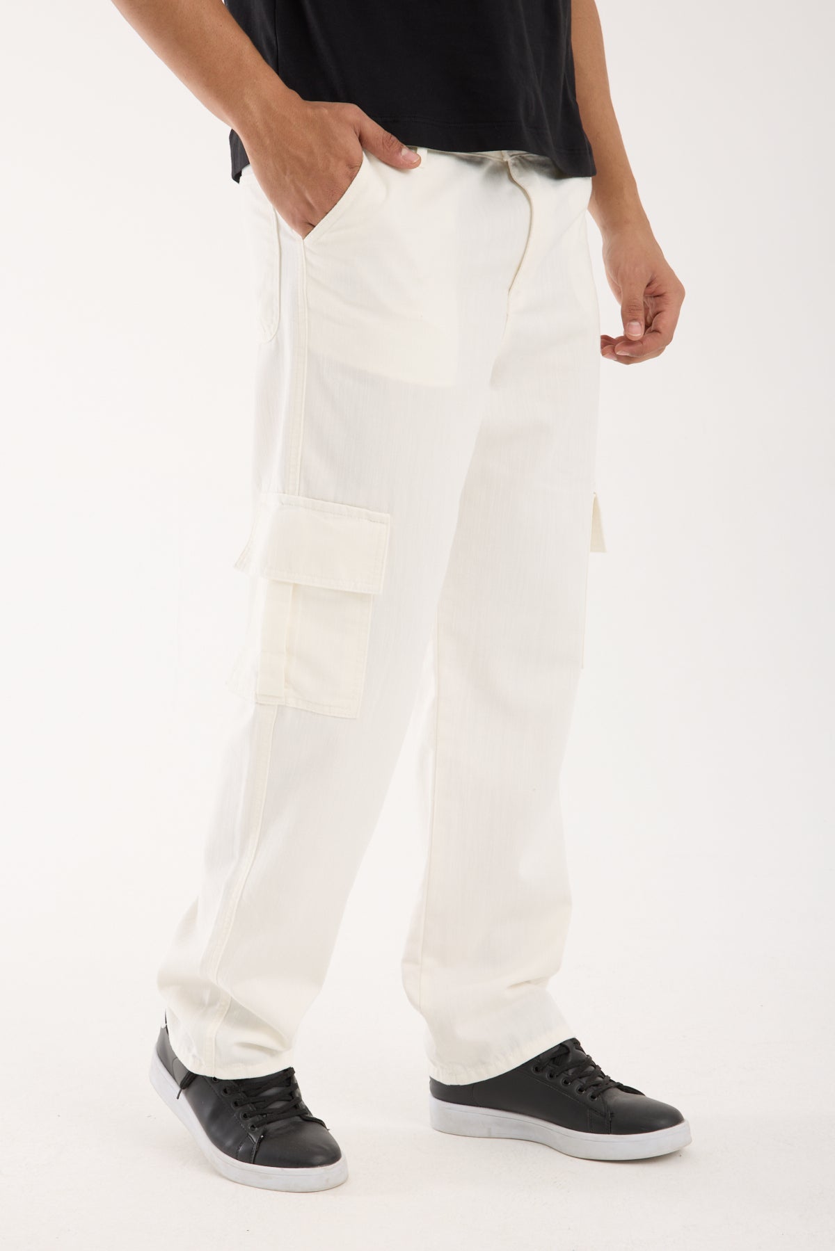 color:white