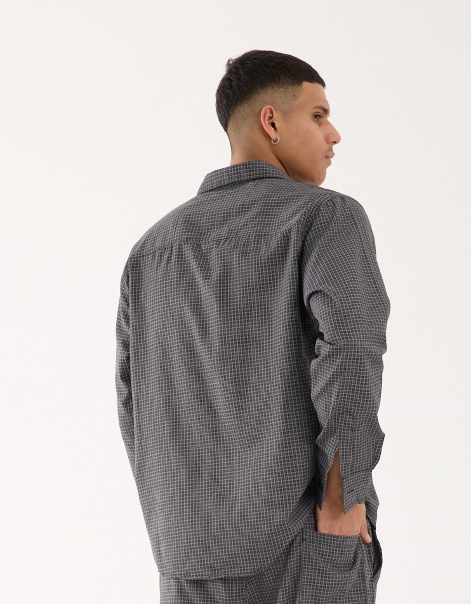 color:gray