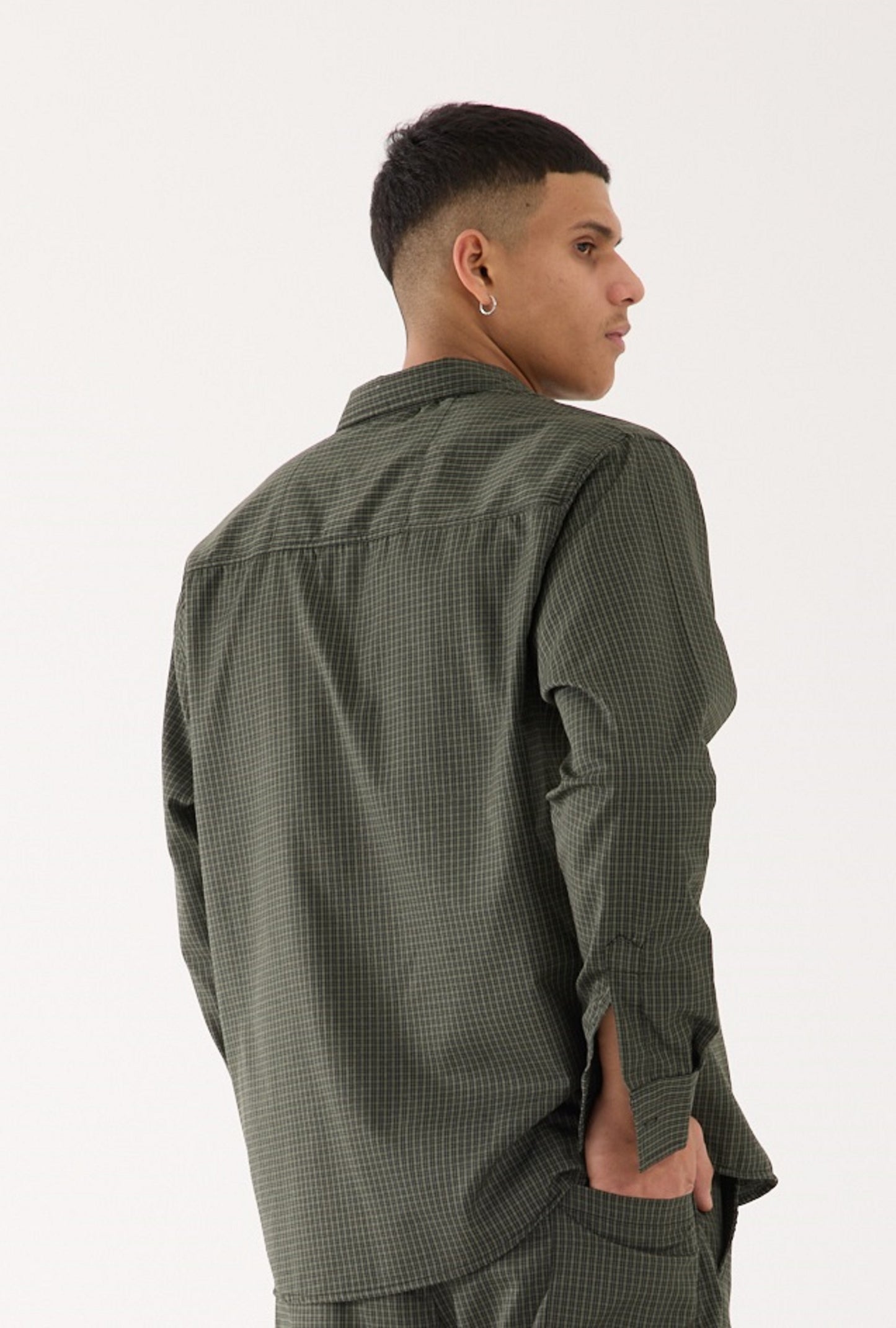 color:khaki