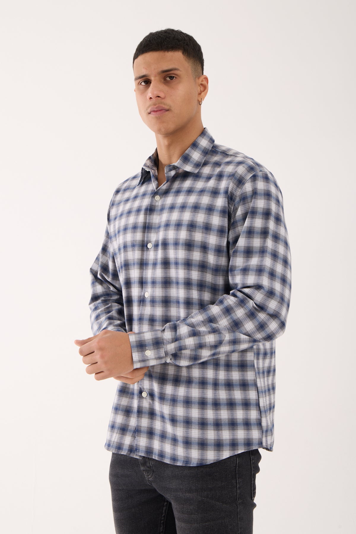 color:navy